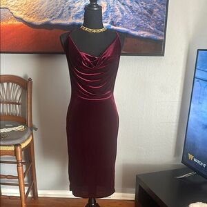 Lulus Elegant Burgundy Velvet Midi Dress